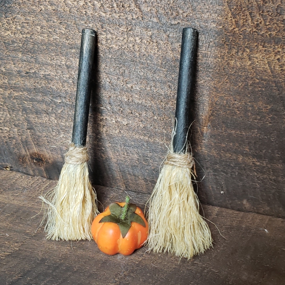 Mini fall broom rustic table top decor - Picture 3 of 6